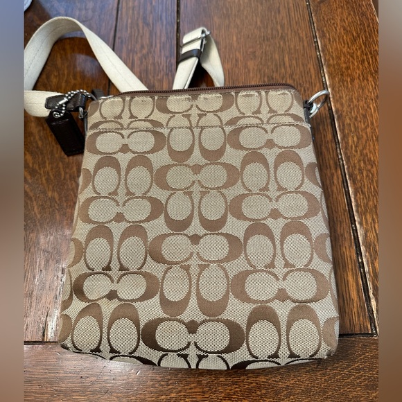 Coach Signature Crossbody Purse - Picture 5 of 10